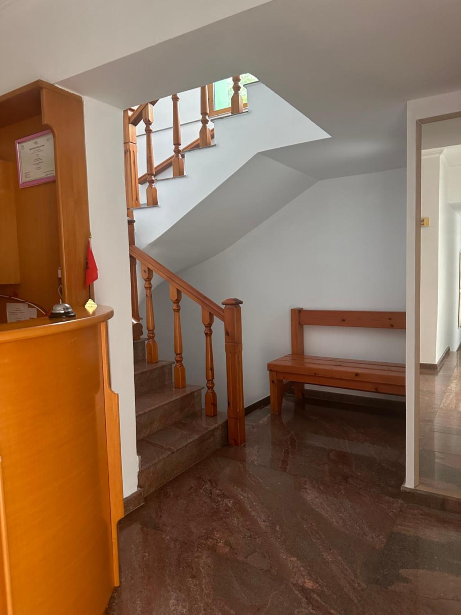 Riviera Hotel-City Center Vlorë Esterno foto