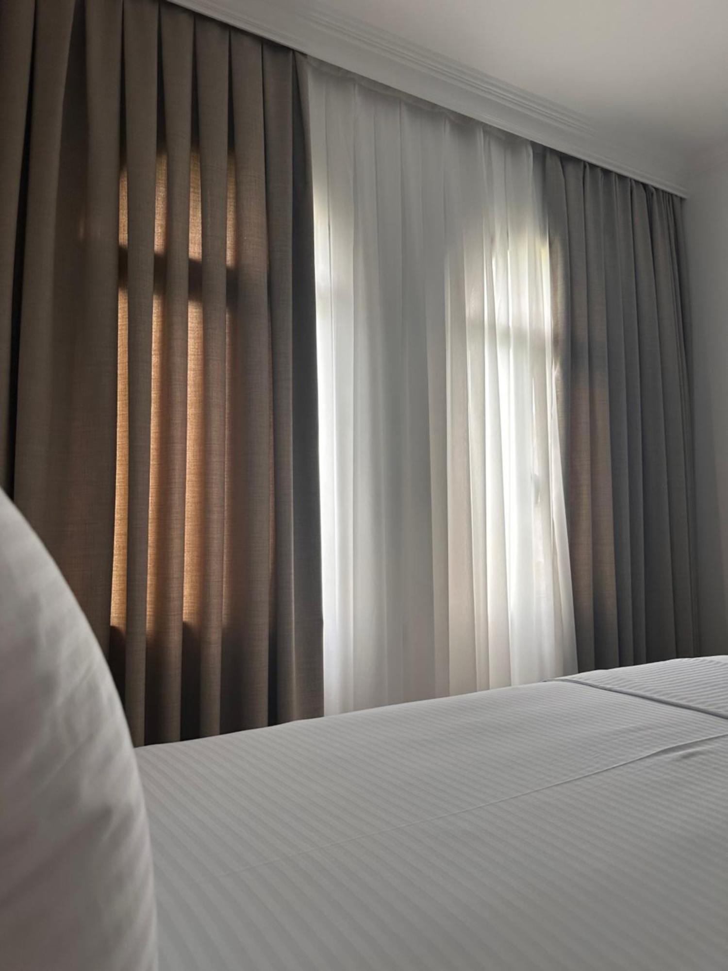 Riviera Hotel-City Center Vlorë Esterno foto